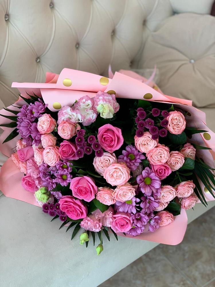 Букет цветов из: Хризантемы, Розы и Лизиантусы в Мотыгино