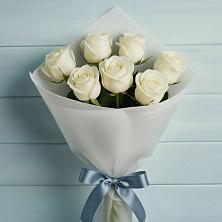Букет 7 Белых роз Эдлесс Лав в Мотыгино