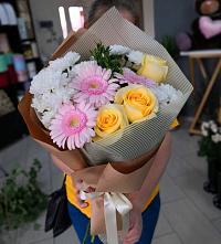 Букет цветов из:  Герберы, Розы и Хризантемы в Мотыгино