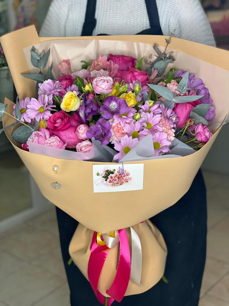 Букет цветов из: Хризантемы, Гвоздики и Альстромерии в Мотыгино