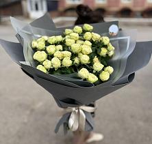 Букет Белые кустовые розы Солинеро в Мотыгино