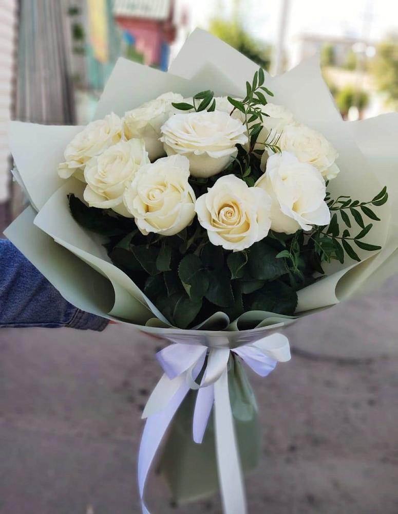 Букет Белые розы Проуд в Мотыгино
