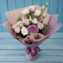 Букет цветов из:  Розы и Лизиантусы в Мотыгино