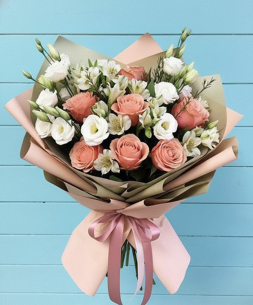 Букет цветов из: Розы, Альстромерии и Лизиантусы в Мотыгино