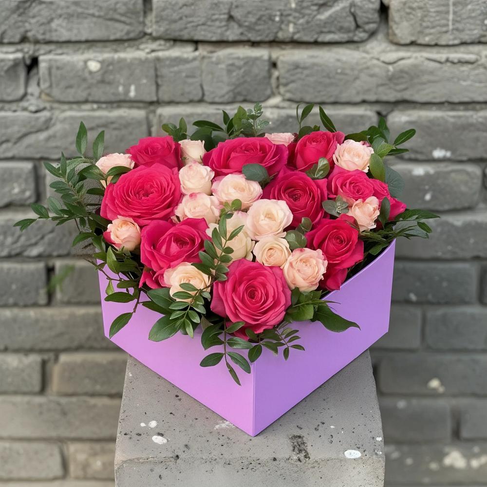 Цветочная композиция из Розы в коробке в Мотыгино