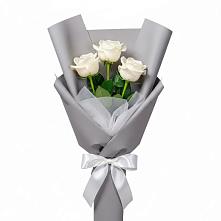 Букет 3 белые розы в Мотыгино