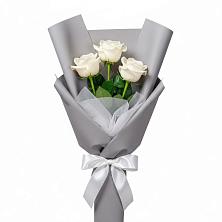Букет 3 белые розы в Мотыгино