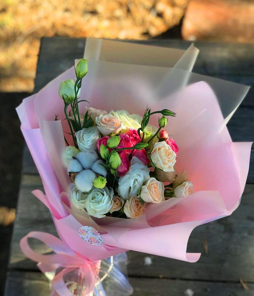 Букет цветов из: Розы и Лизиантусы в Мотыгино