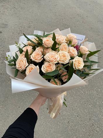 Букет Кремовые розы Латте в Мотыгино