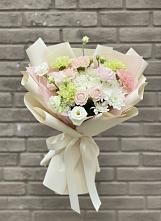 Букет цветов из:  Гвоздики, Розы, Лизиантусы и Хризантемы #REPLACE_PRED# Мотыгино