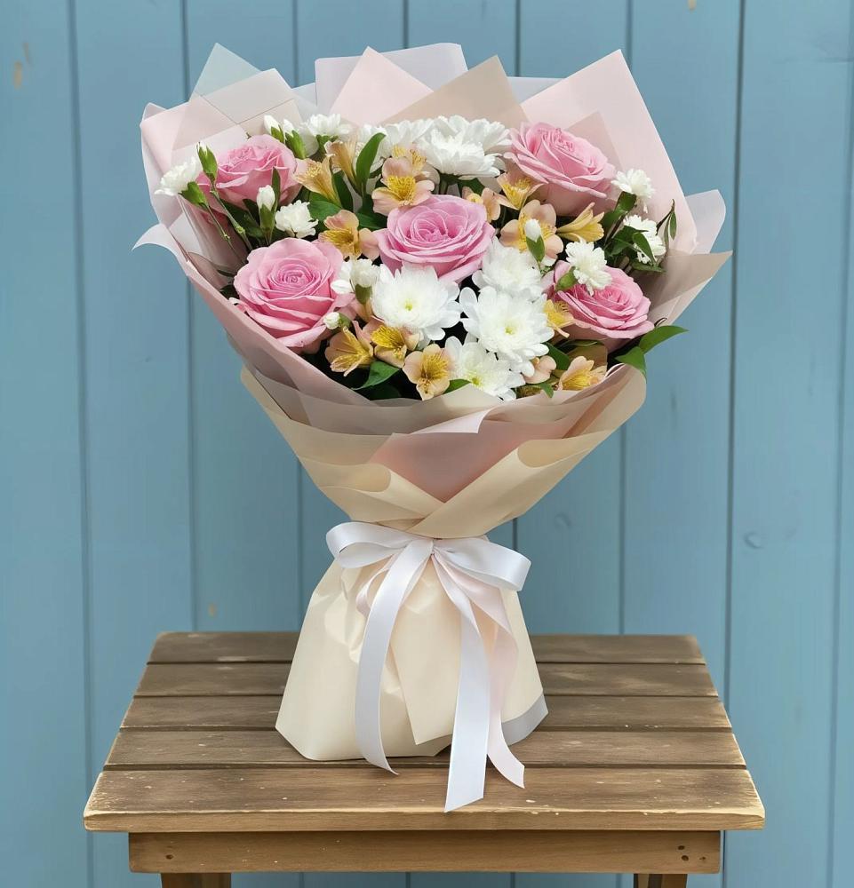 Букет цветов из: Гвоздики, Орхидеи и Розы в Мотыгино