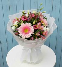 Букет цветов из:  Герберы, Альстромерии и Лизиантусы в Мотыгино