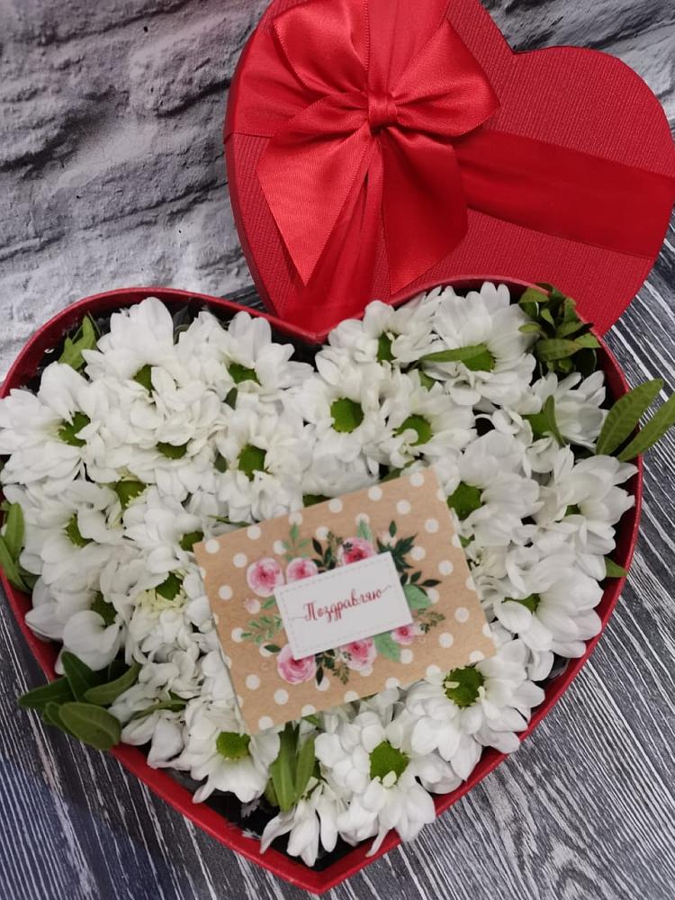 Цветочная композиция из Хризантемы в виде сердца в Мотыгино