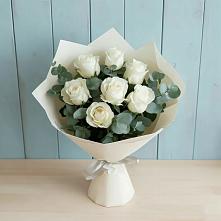 Букет Белые розы в Эвкалипте в Мотыгино