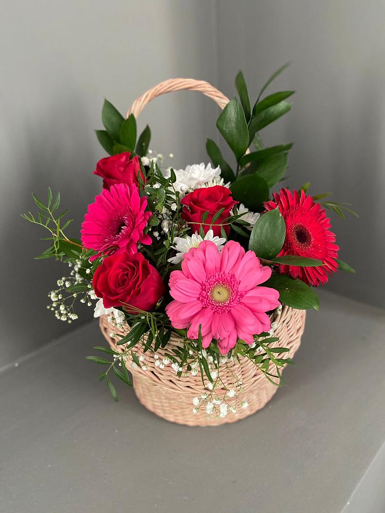 Цветочная композиция из Розы, Хризантемы и Герберы в корзине в Мотыгино