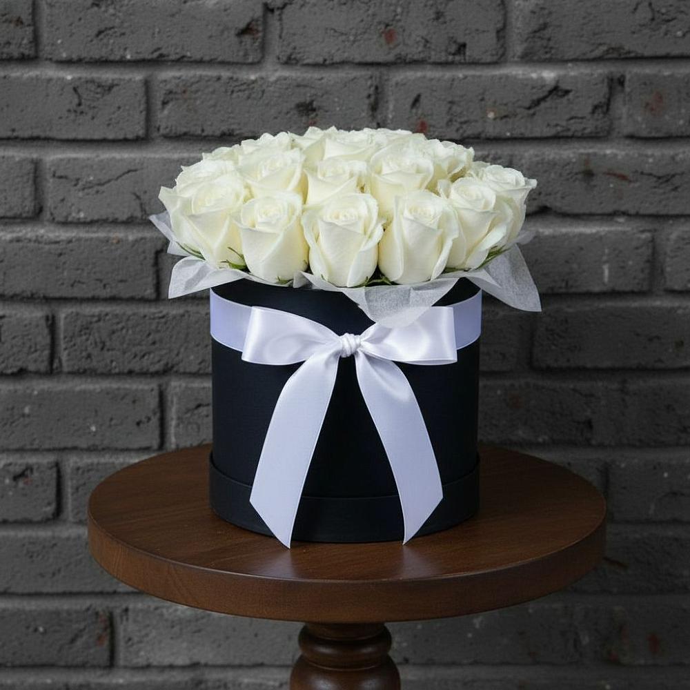 Цветочная композиция из Розы в шляпной коробке в Мотыгино