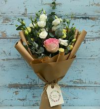 Букет цветов из:  Розы и Лизиантусы в Мотыгино