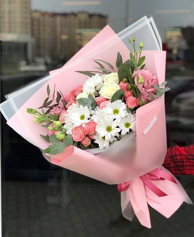 Букет цветов из: Розы, Лизиантусы и Хризантемы в Мотыгино