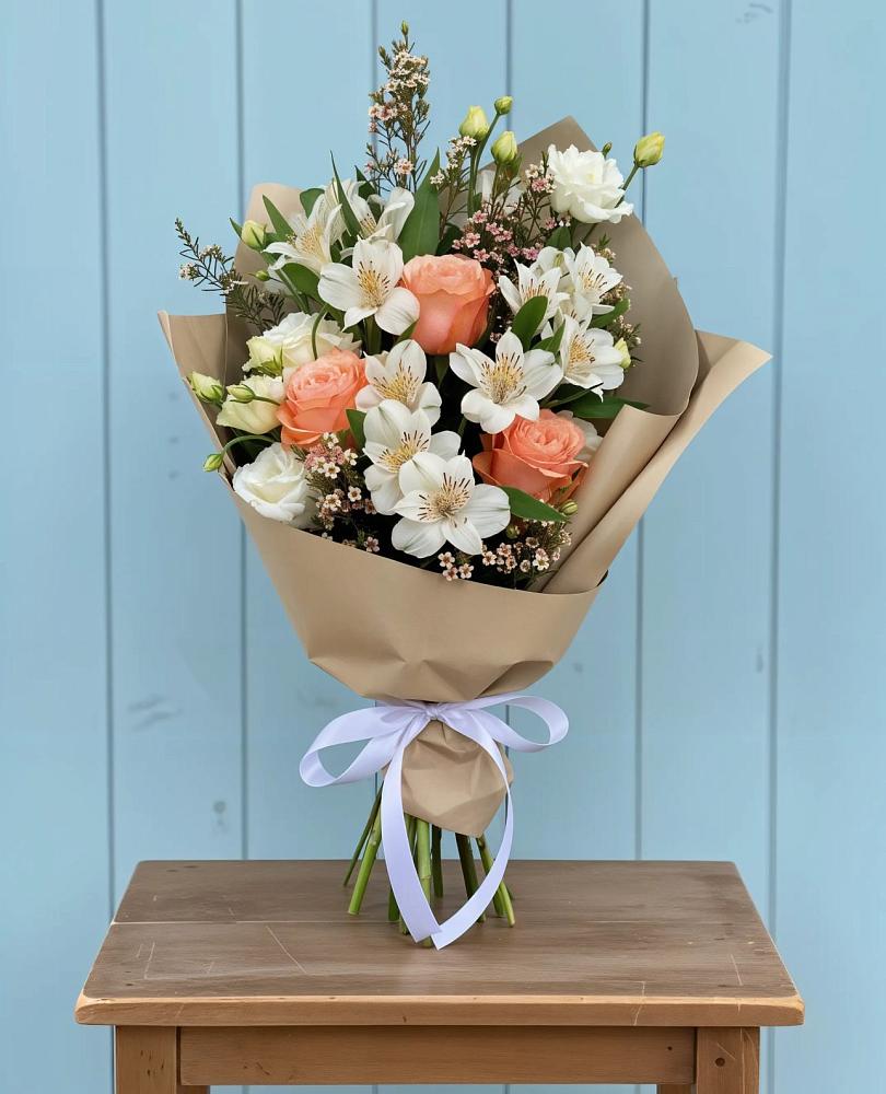 Букет цветов из: Альстромерии, Лизиантусы, Розы и Хризантемы в Мотыгино